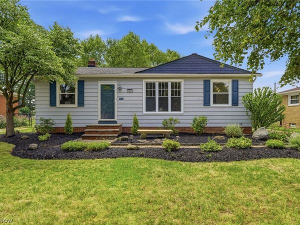 11821 Ronald Drive , Parma, OH 44130