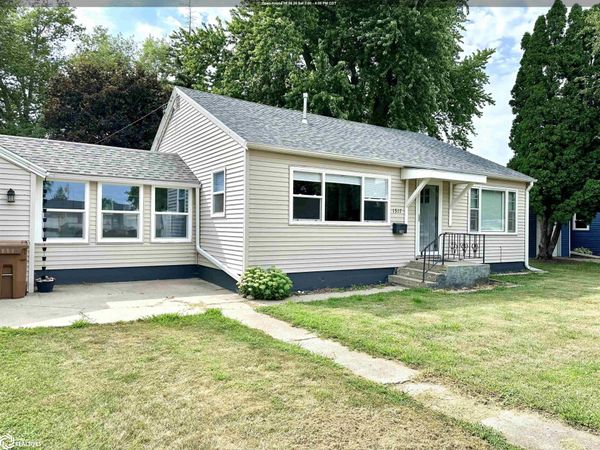 1517 Summer Street, Grinnell, IA 50112