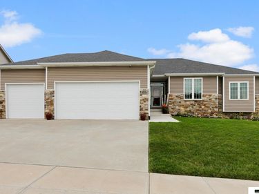 9505 Fairbury Lane, Lincoln, NE 68516