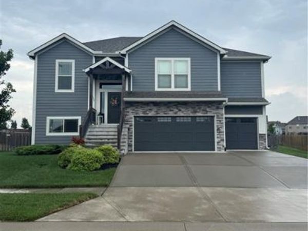 1327 N 161st Terrace, Basehor, KS 66007