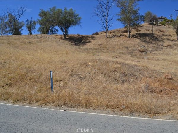 1 Strickland Avenue, Lake Elsinore, CA 92530