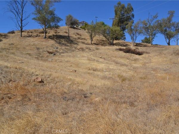 2 Strickland Avenue, Lake Elsinore, CA 92530