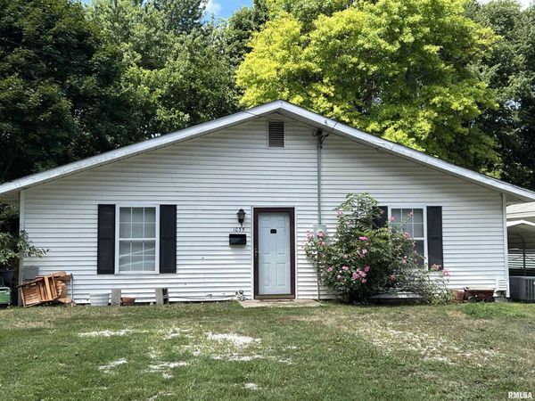 1035 Beesley Avenue, Jacksonville, IL 62650