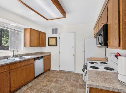 1152 Sonora Avenue, South Lake Tahoe, CA 96150 Photo