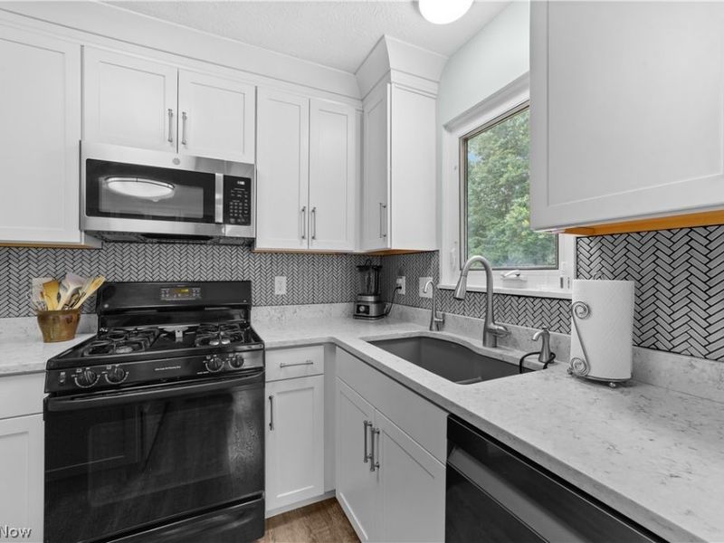 7695 Bar Harbour Lane , Mentor, OH 44060 Photo 8