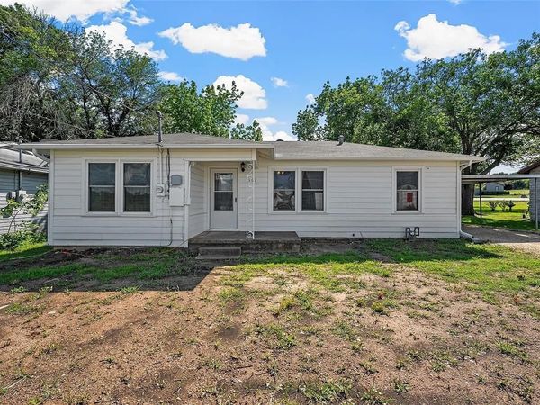 307 N Playdium Drive, West, TX 76691