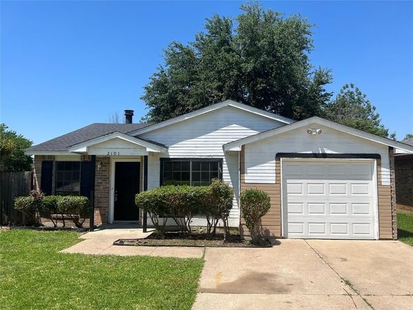 2101 Pennington Drive, Arlington, TX 76014
