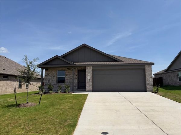 624 W Criner Street , Grandview, TX 76050