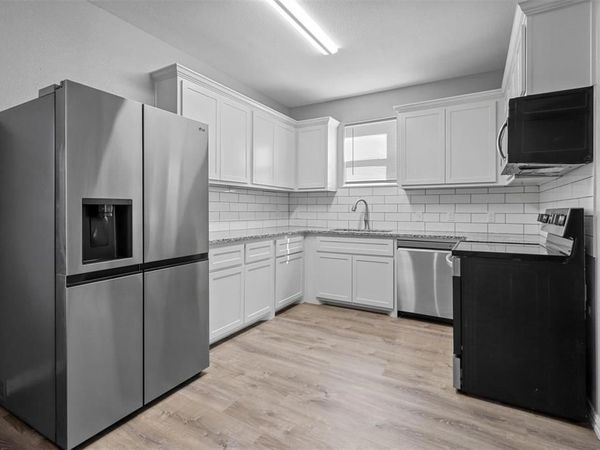 525-527 E Ball Street , Unit 525, Tom Bean, TX 75489