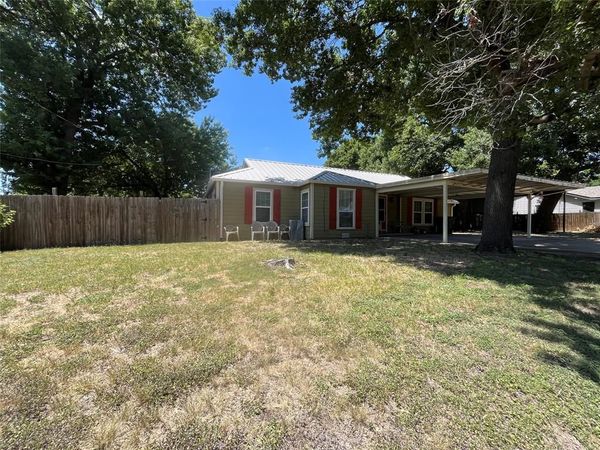301 Briggs Street , Waxahachie, TX 75165