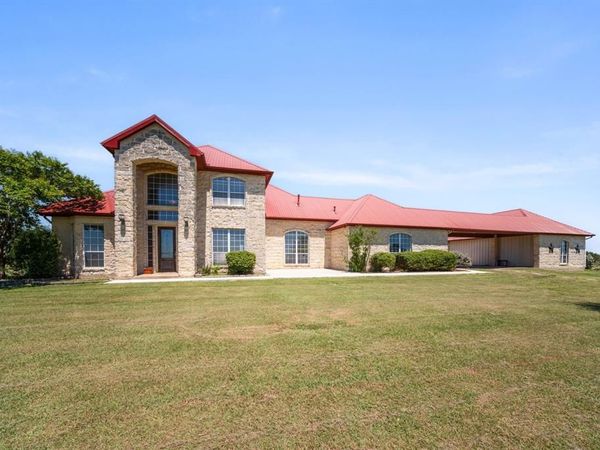 601 Zmolek Road , Ennis, TX 75119