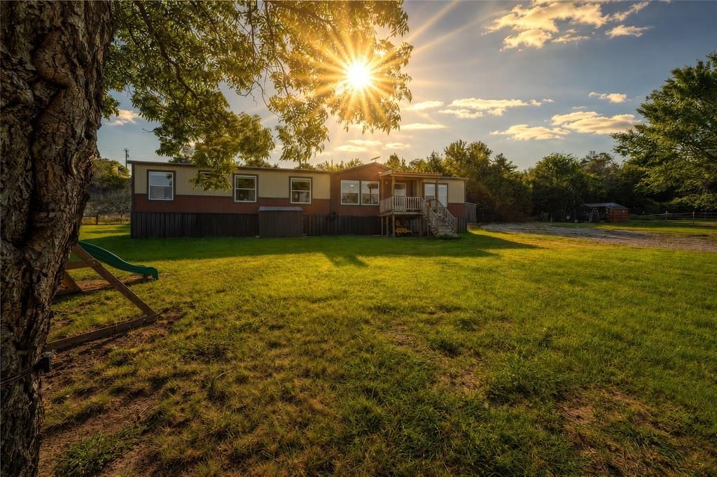 320 Valley Lake Court, Springtown, TX 76082 Main Photo