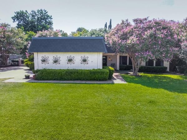 6 Crosslands Road, Benbrook, TX 76132