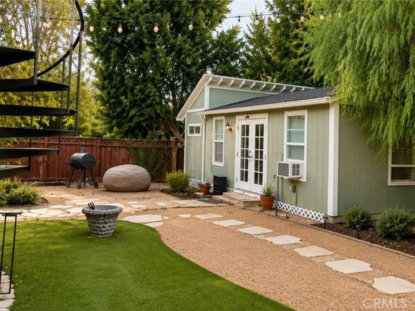 9317 Avenue Thompson, Chatsworth, CA 91311