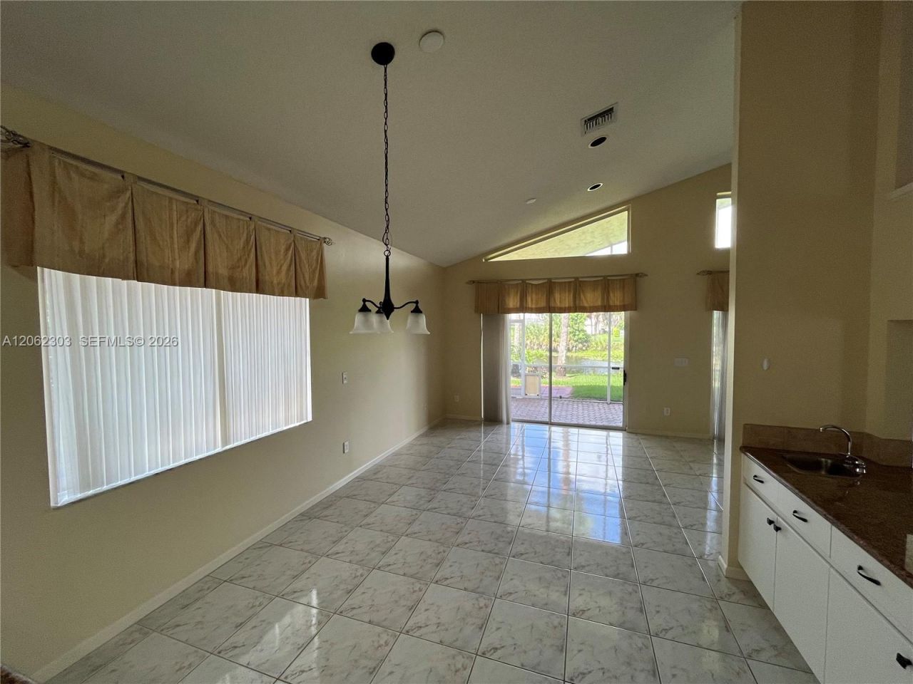 1540 W Lacosta Dr W, Pembroke Pines, FL 33027 Photo