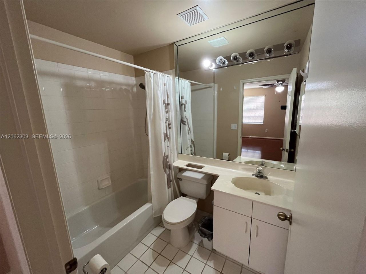 1540 W Lacosta Dr W, Pembroke Pines, FL 33027 Photo