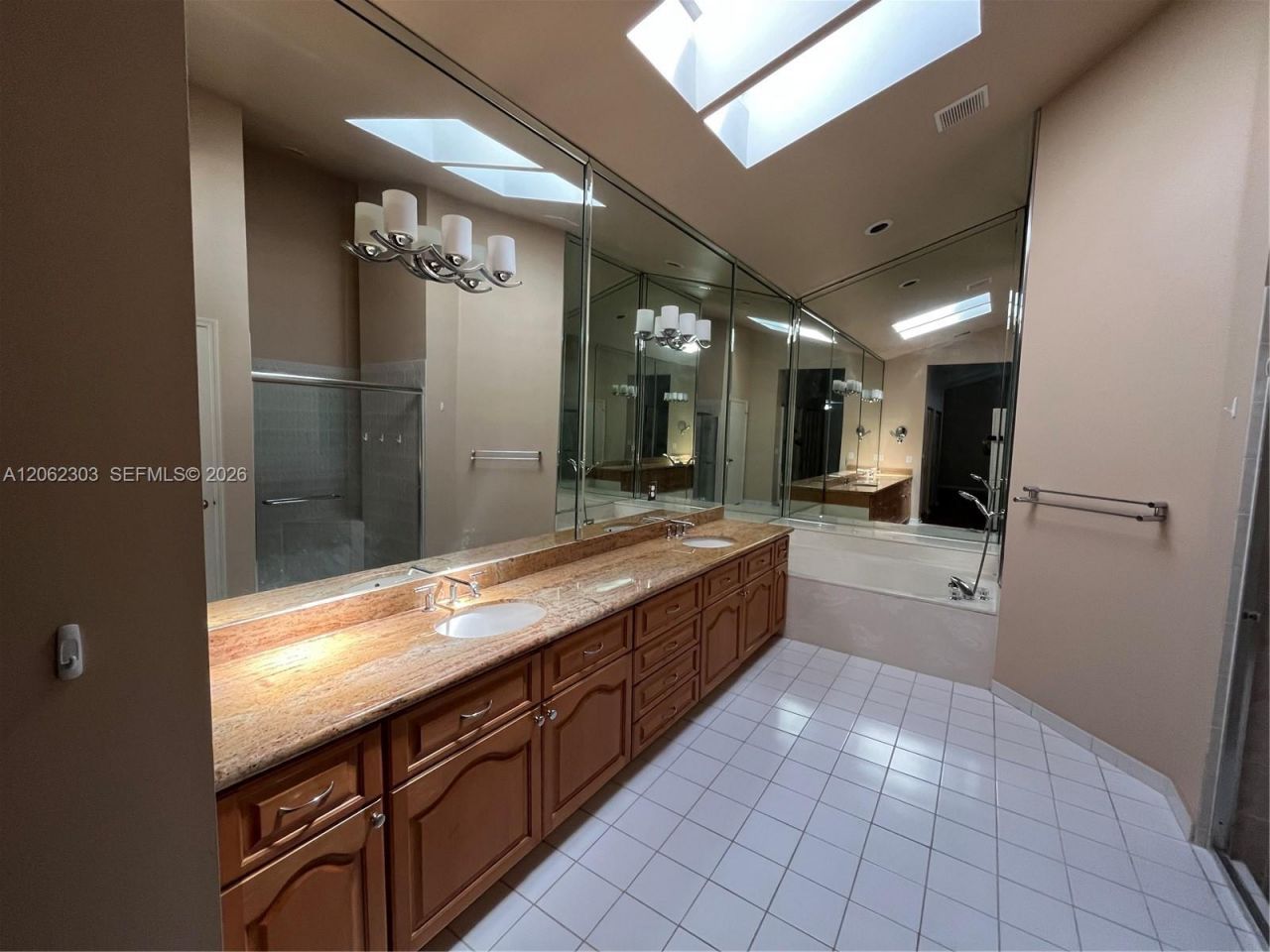 1540 W Lacosta Dr W, Pembroke Pines, FL 33027 Photo