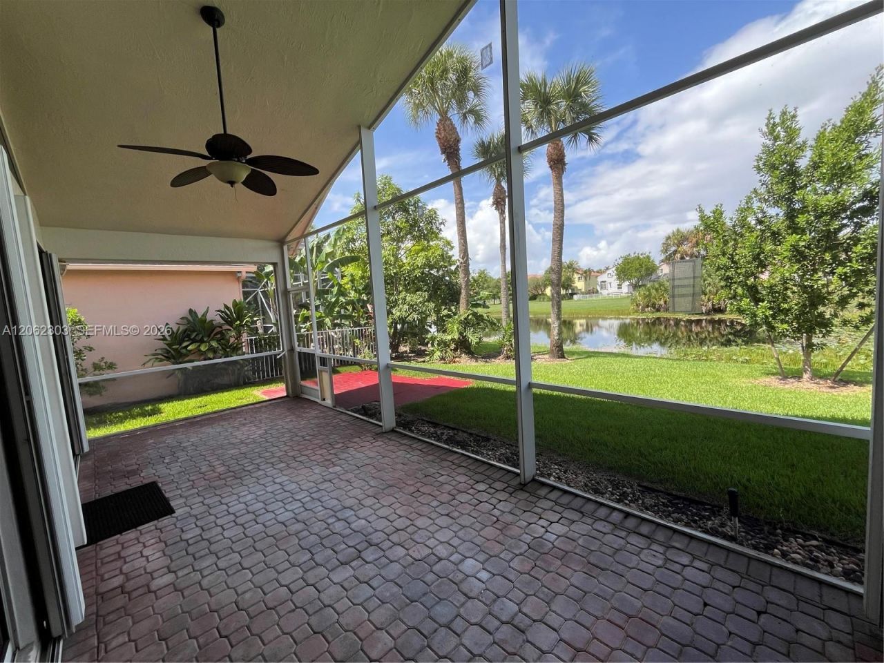 1540 W Lacosta Dr W, Pembroke Pines, FL 33027 Photo