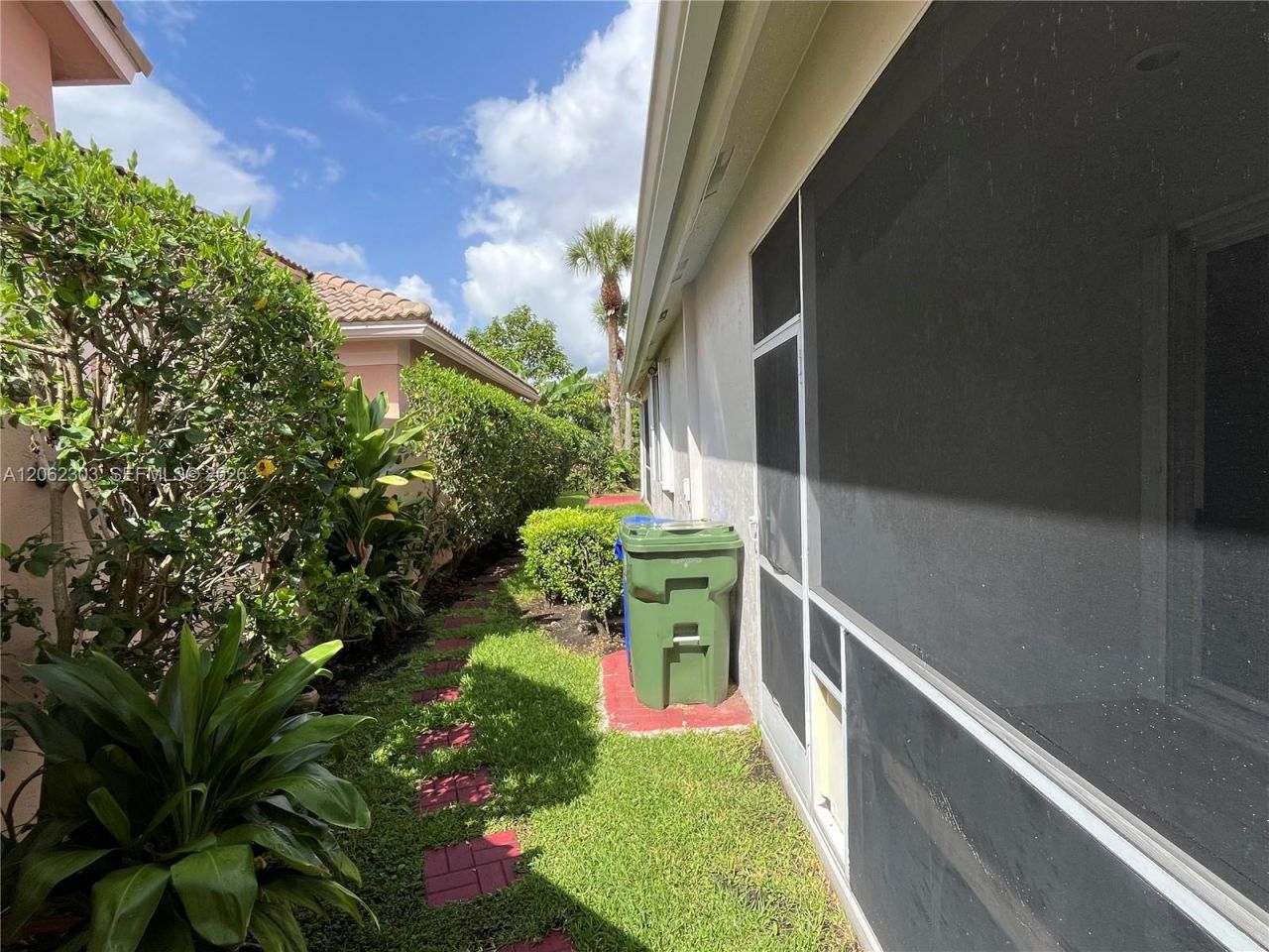 1540 W Lacosta Dr W, Pembroke Pines, FL 33027 Photo