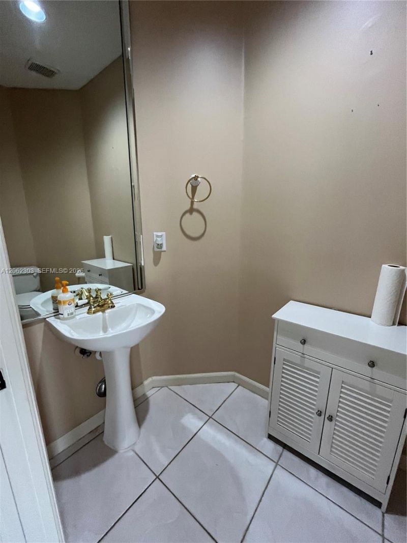 1540 W Lacosta Dr W, Pembroke Pines, FL 33027 Photo