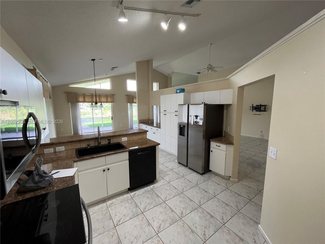 1540 W Lacosta Dr W, Pembroke Pines, FL 33027 Photo