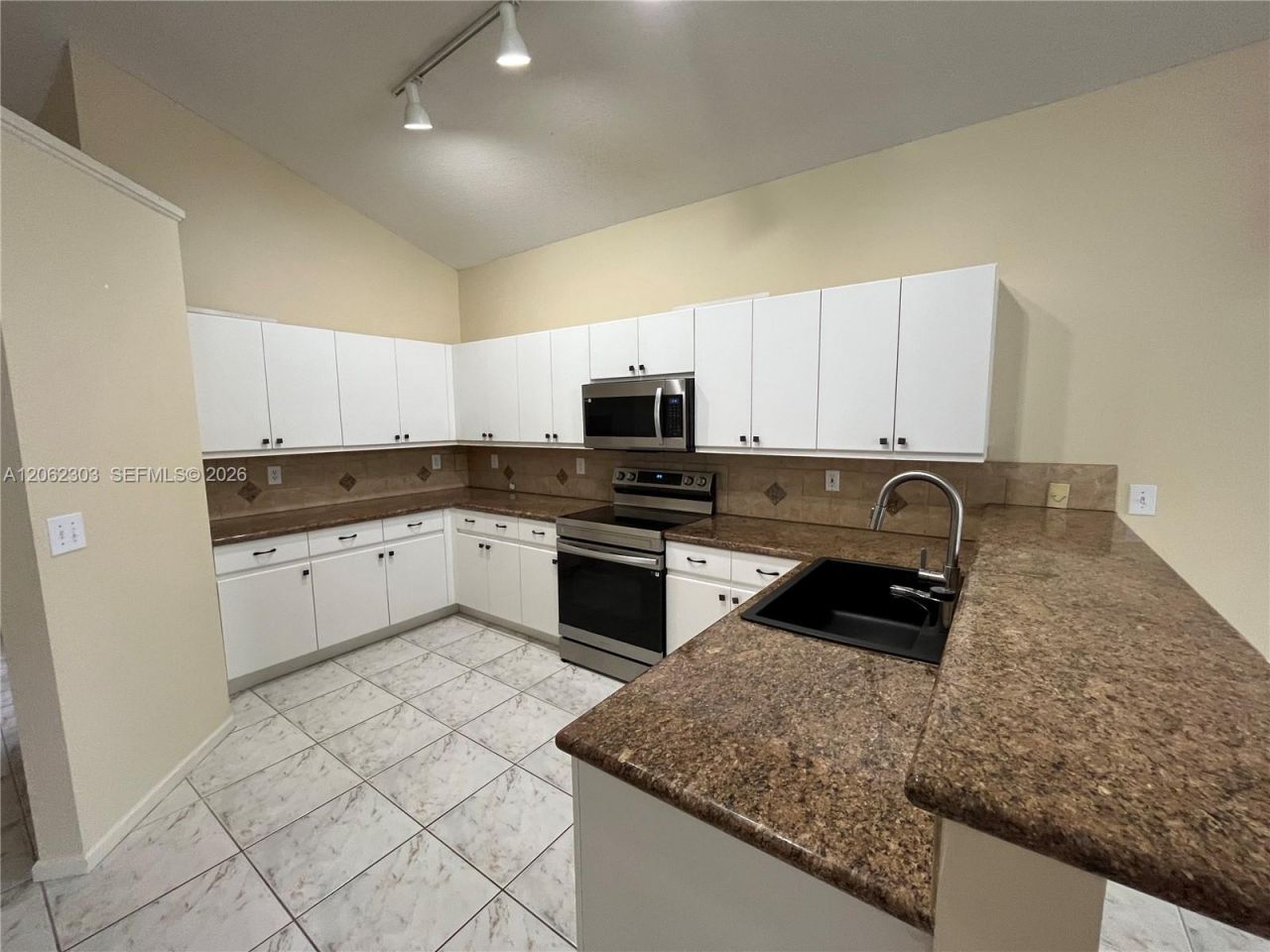 1540 W Lacosta Dr W, Pembroke Pines, FL 33027 Photo