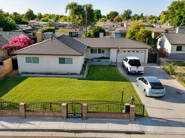 2200 Holden Way, Bakersfield, CA 93304