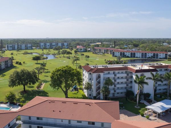 5 HIGH POINT Circle W, Unit 212, Naples, FL 34103