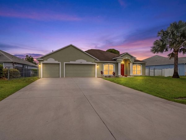 558 SW SOUTH QUICK Circle, Port St. Lucie, FL 34953