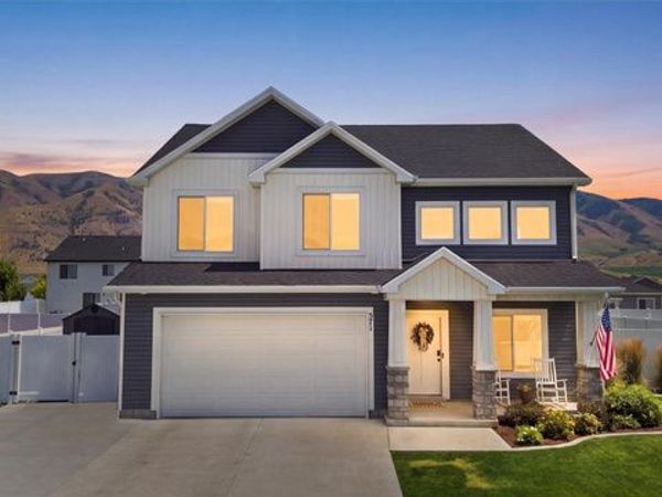 571 S 690 E, Hyrum, UT 84319