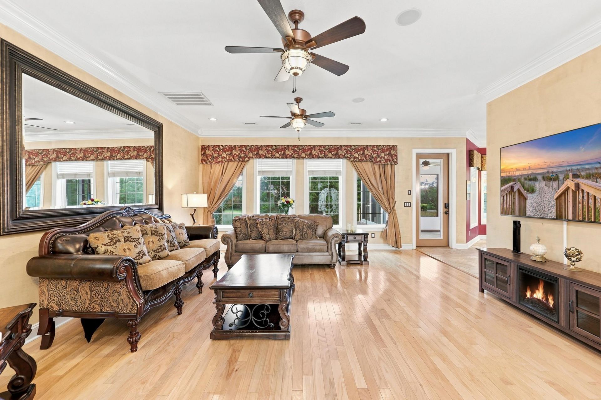 2366 Island Way Photo 4