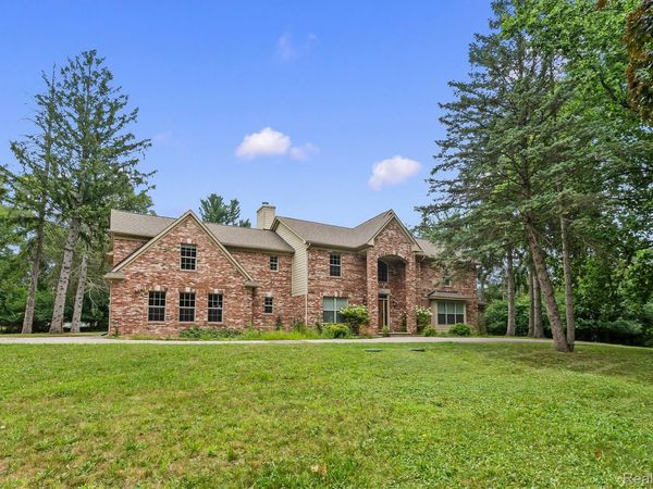 1592 Lone Pine Road, Bloomfield Hills, Mi 48302
