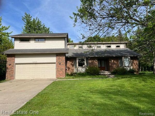 3905 E Newland Drive, West Bloomfield Township, Mi 48323