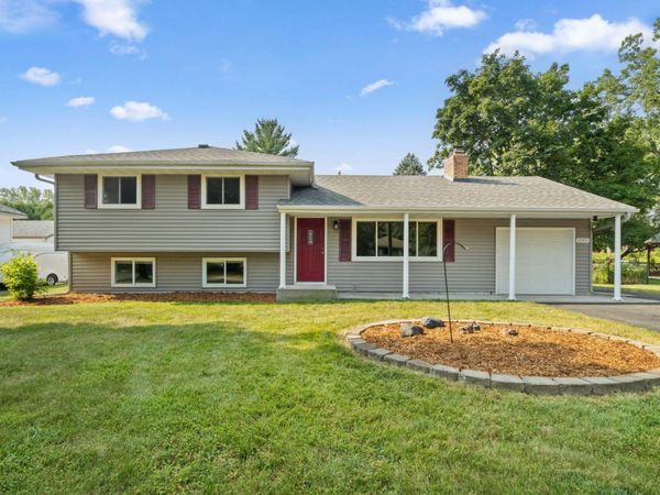 10909 Oak Knoll Terrace S, Minnetonka, MN 55305