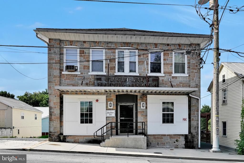 236 W MARKET STREET, JONESTOWN, PA 17038