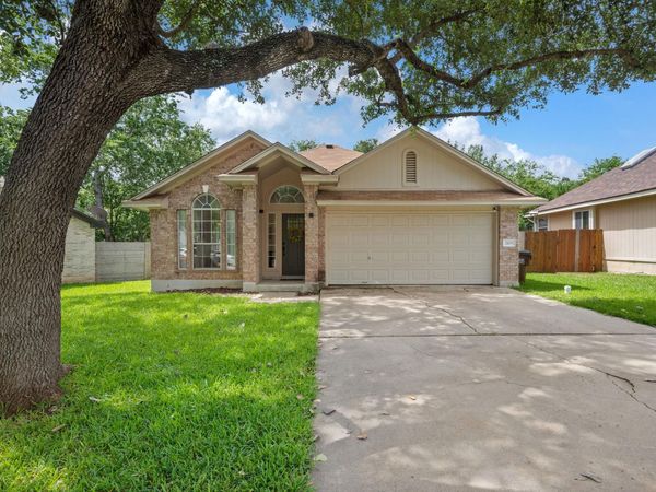 2105 Yaupon HOLW, Round Rock, TX 78664