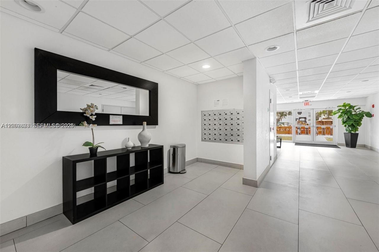 1666 West Ave, Unit 305, Miami Beach, FL 33139 Photo