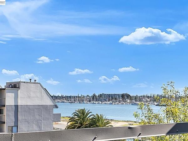 7 Embarcadero, Unit 312, Oakland, CA 94607