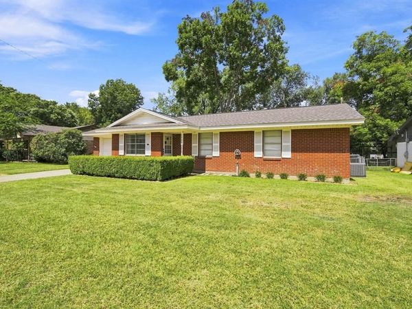 1420 Austin Drive, Ennis, TX 75119