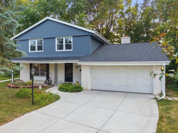W53N849 Castle COURT, Cedarburg, WI 53012