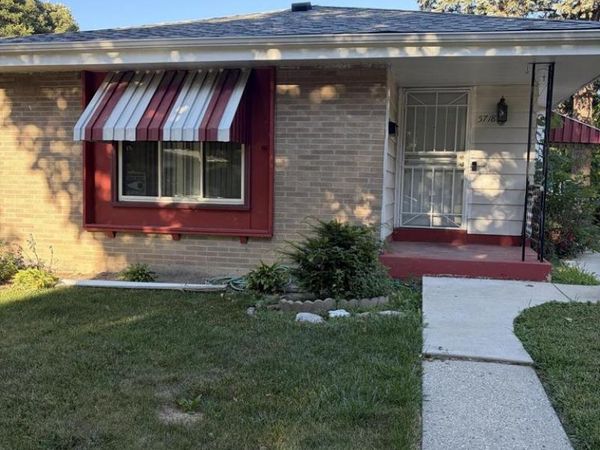 5718 N 74th STREET, Milwaukee, WI 53218