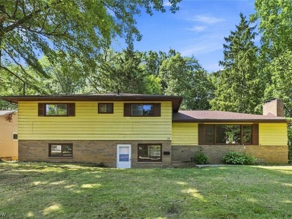 558 Garnette Road , Akron, OH 44313
