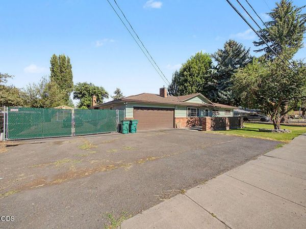 3697 Madison Street, Klamath Falls, OR 97603