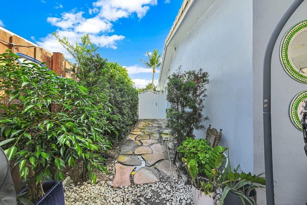 740 N 73rd Ave , Hollywood, FL 33024 Photo