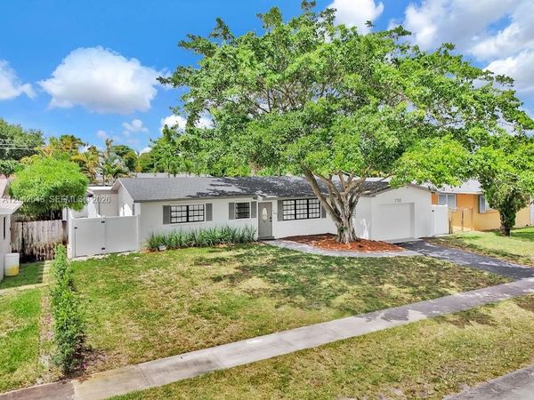 7710 NW 6th Ct , Pembroke Pines, FL 33024
