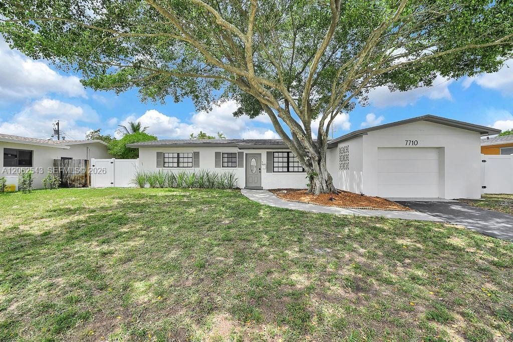 7710 NW 6th Ct, Pembroke Pines, FL 33024 Photo