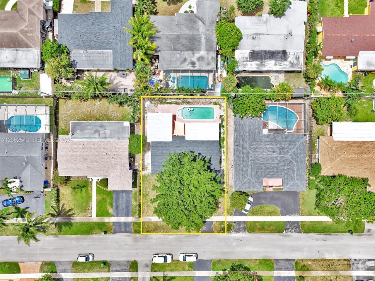 7710 NW 6th Ct, Pembroke Pines, FL 33024 Photo