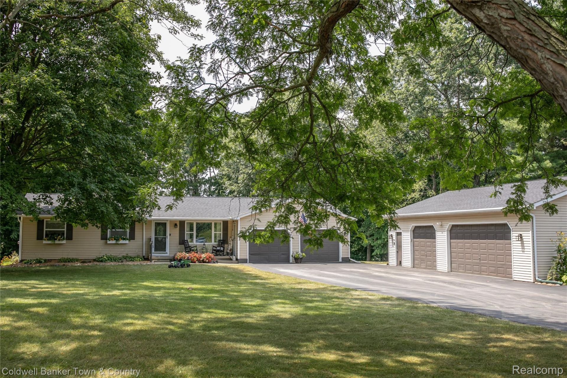 9437 Fuller Drive, Tyrone Township, Mi 48430 Main Photo