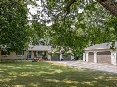 9437 Fuller Drive, Tyrone Township, Mi 48430