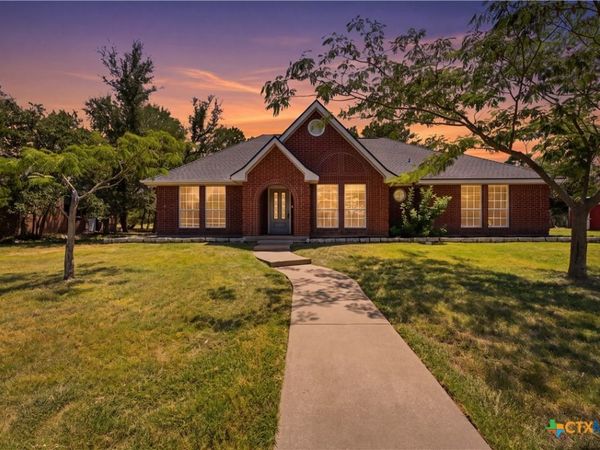 8221 Mountain Drive , Salado, TX 76571